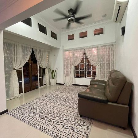 Homestay Laman Nuri, Kota Damansara เปอตาลิงจายา ภายนอก รูปภาพ