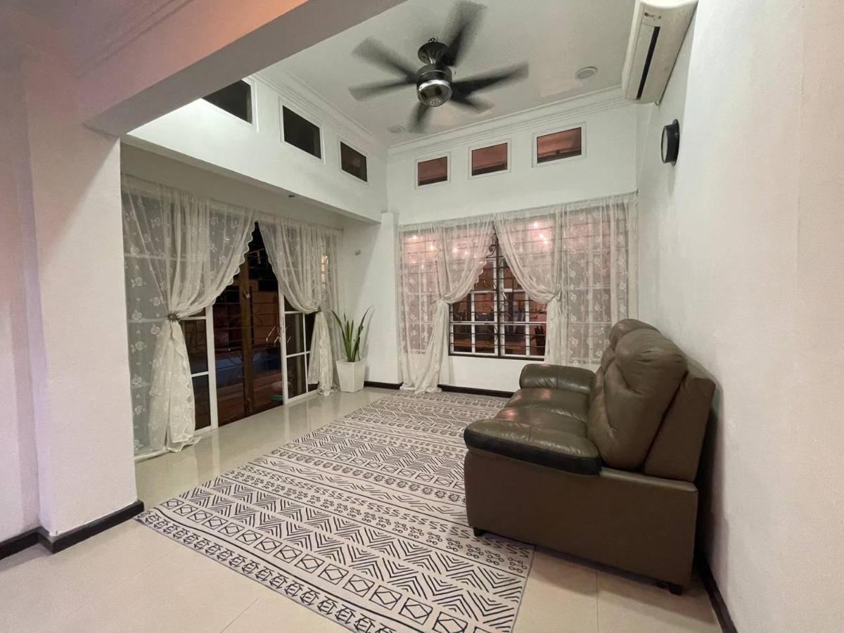 Homestay Laman Nuri, Kota Damansara เปอตาลิงจายา ภายนอก รูปภาพ